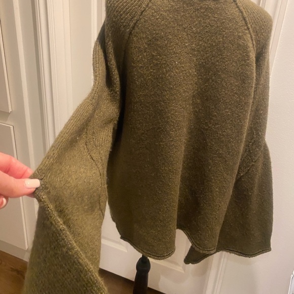 Free People Women’s Olive Green Wool Blend Oversized Sweater Bell Sleeve S-L - Picture 5 of 11